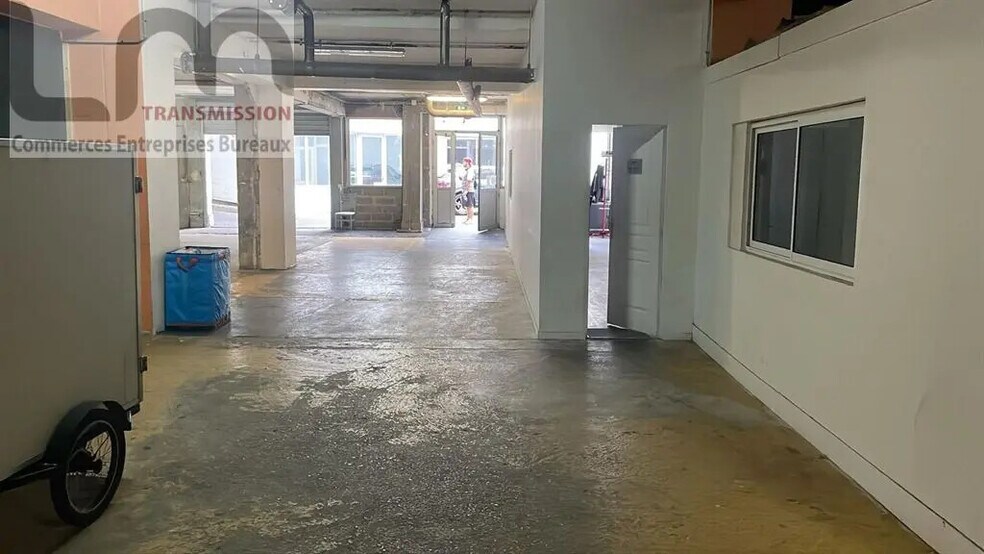 Flex in Courbevoie for sale - Building Photo - Image 1 of 9