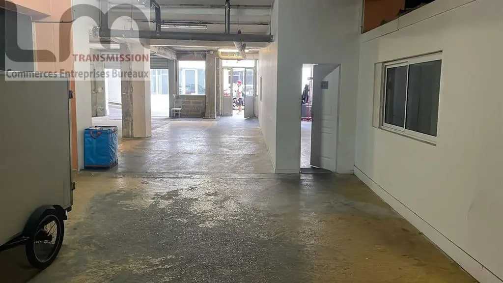 Flex in Courbevoie for sale Building Photo- Image 1 of 10