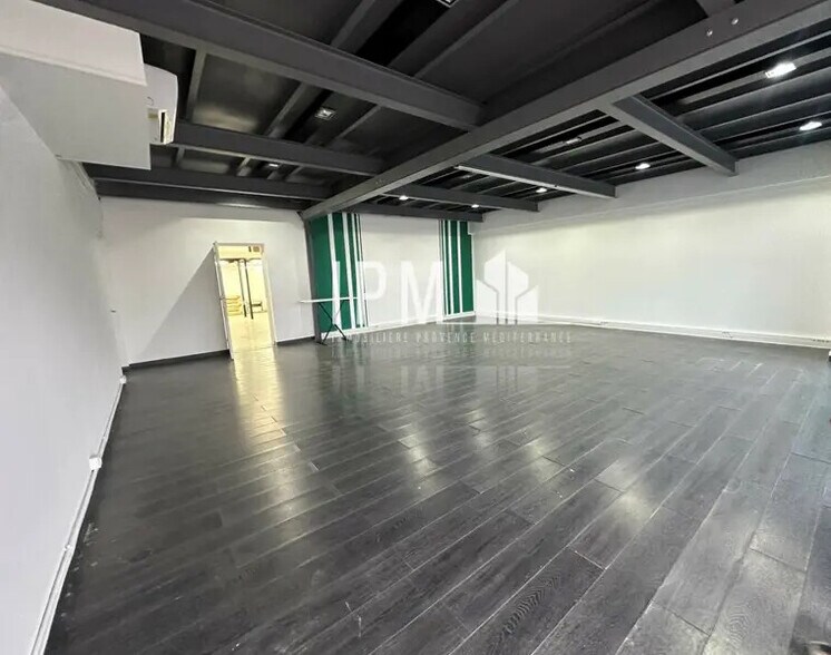 Retail in Aubagne for sale - Interior Photo - Image 2 of 5