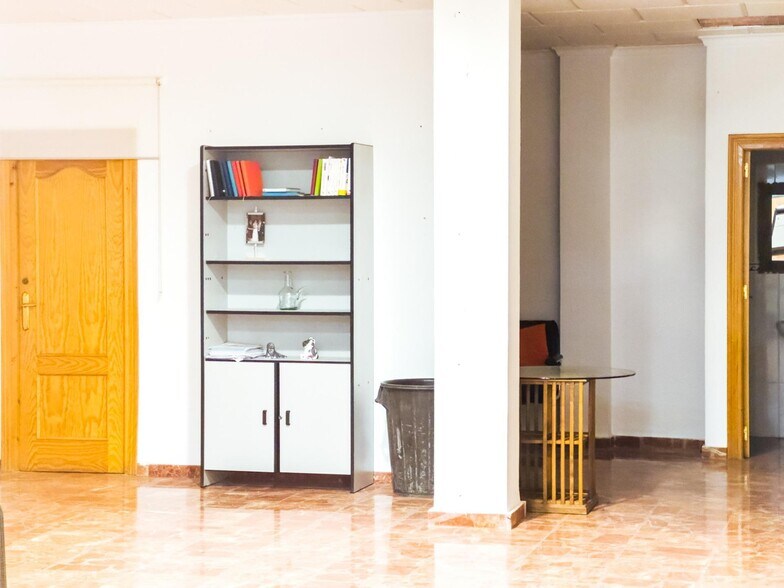 Retail in Huéscar for sale - Interior Photo - Image 1 of 8