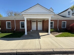 1149 Old Country Rd, Riverhead, NY for lease Interior Photo- Image 2 of 7