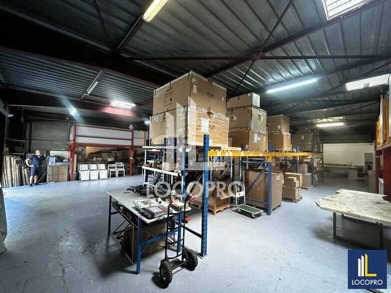 Flex in Menton for lease - Interior Photo - Image 3 of 10