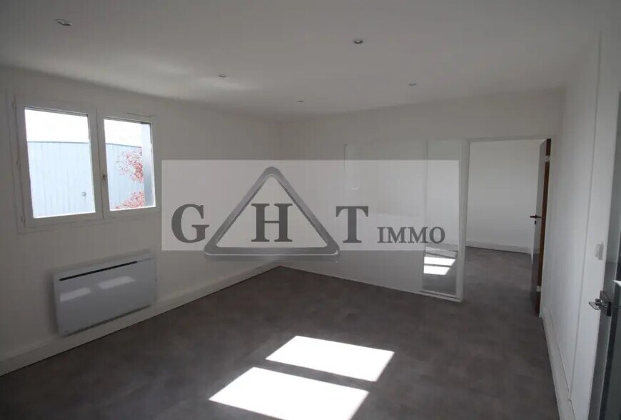 Industrial in Moissy-Cramayel for lease - Interior Photo - Image 3 of 3