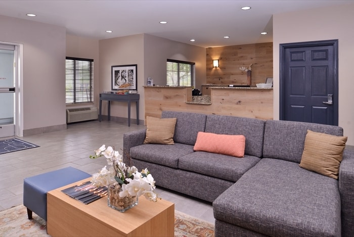 2210 Abbott Dr, Carter Lake, IA for sale - Interior Photo - Image 3 of 25