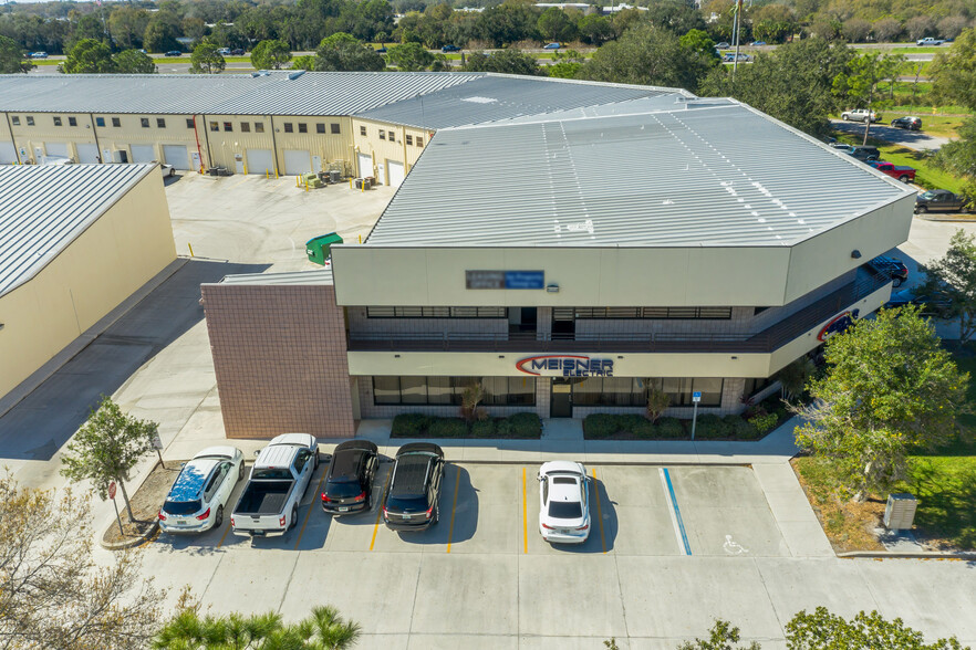 325 Interstate Blvd, Sarasota, FL for lease - Building Photo - Image 3 of 5