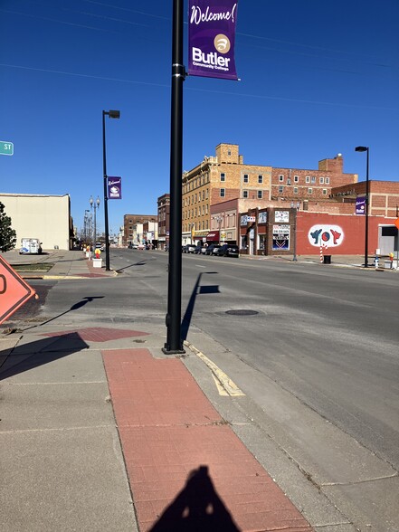 301 S Main St, El Dorado, KS for lease - Building Photo - Image 3 of 8