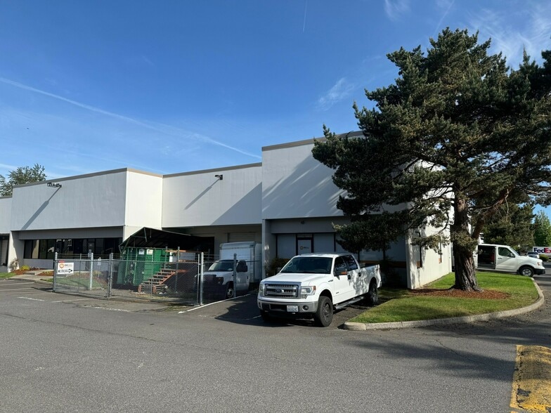 21910-21968 NE Glisan St, Gresham, OR for lease - Building Photo - Image 3 of 8