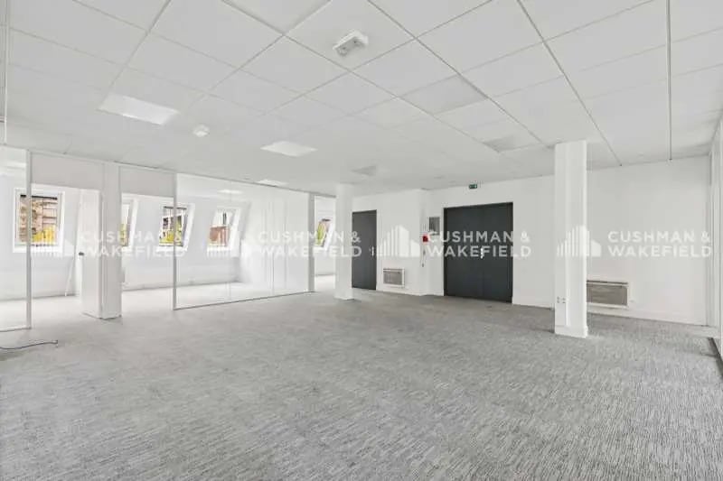 52-54 Rue Du Capitaine Guynemer, Courbevoie for lease - Interior Photo - Image 3 of 14