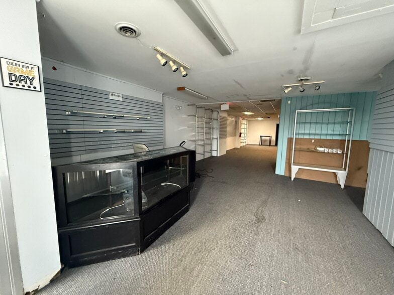 2105 Military Rd, Niagara Falls, NY for lease - Building Photo - Image 3 of 12