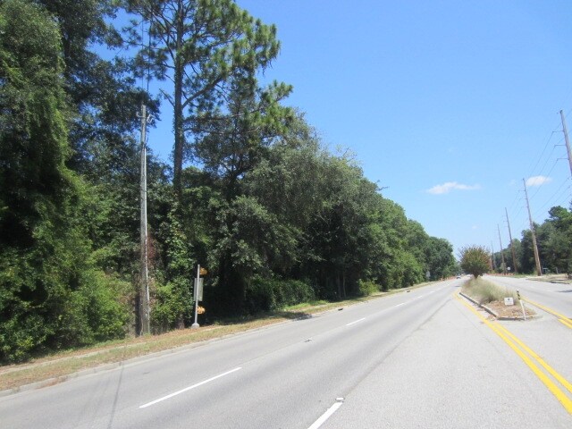 323 Sams Point Rd, Ladys Island, SC for sale - Building Photo - Image 1 of 1