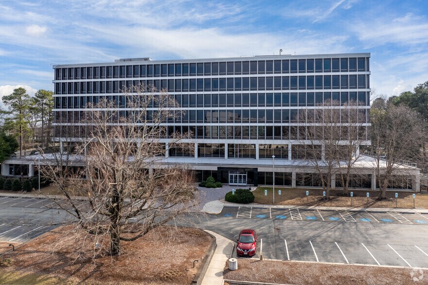 6603 W Broad St, Richmond, VA for lease - Building Photo - Image 2 of 4