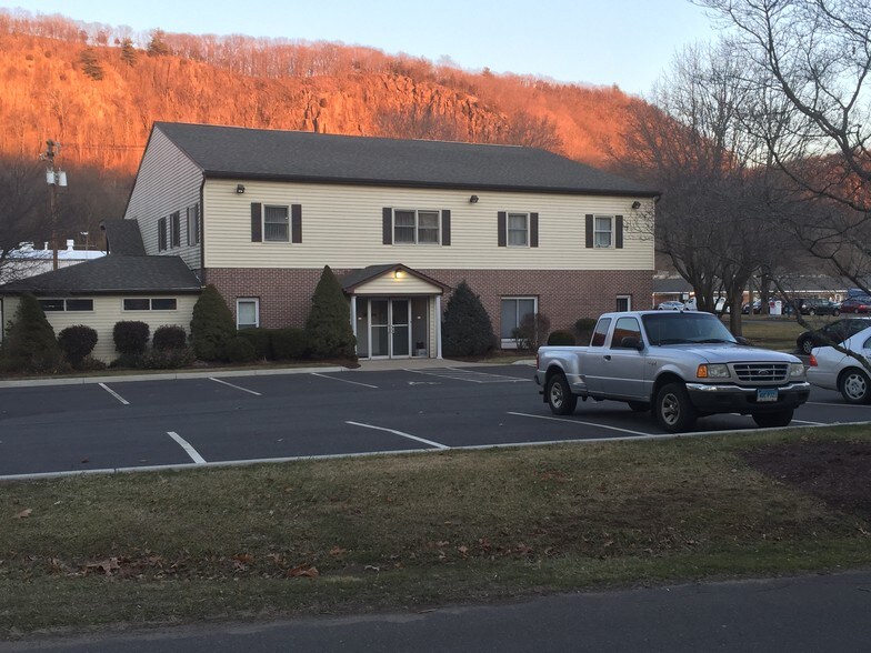 100 Bradley Rd, Woodbridge, CT for sale - Primary Photo - Image 1 of 1