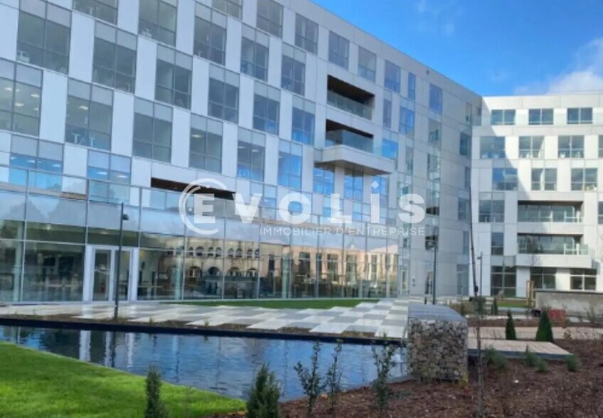 Office in Orsay for lease - Building Photo - Image 1 of 11