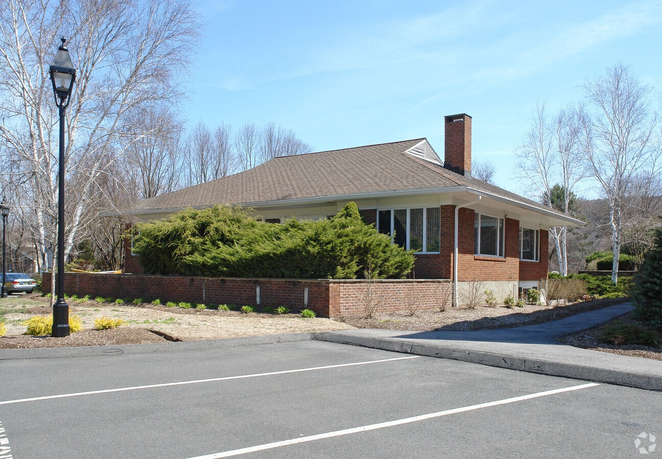 88 Hopmeadow St, Simsbury, CT 06070