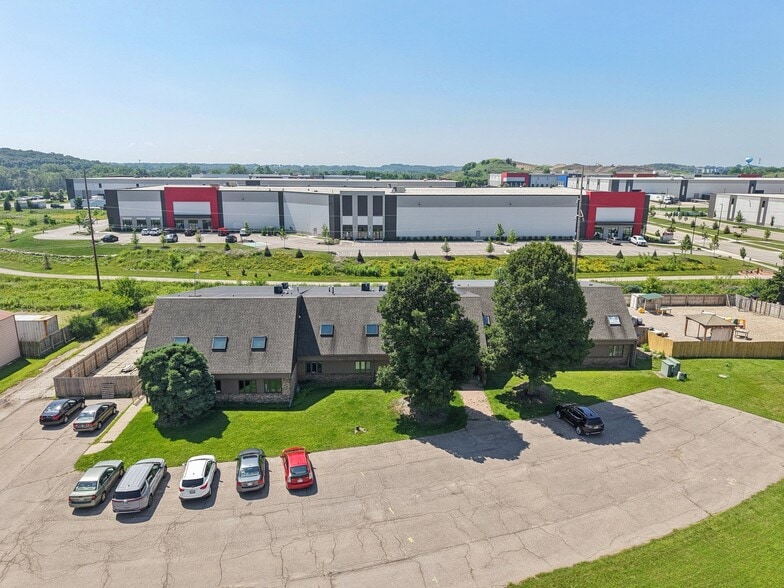 2851-2855 Capitol Dr, Sun Prairie, WI for sale - Building Photo - Image 3 of 3