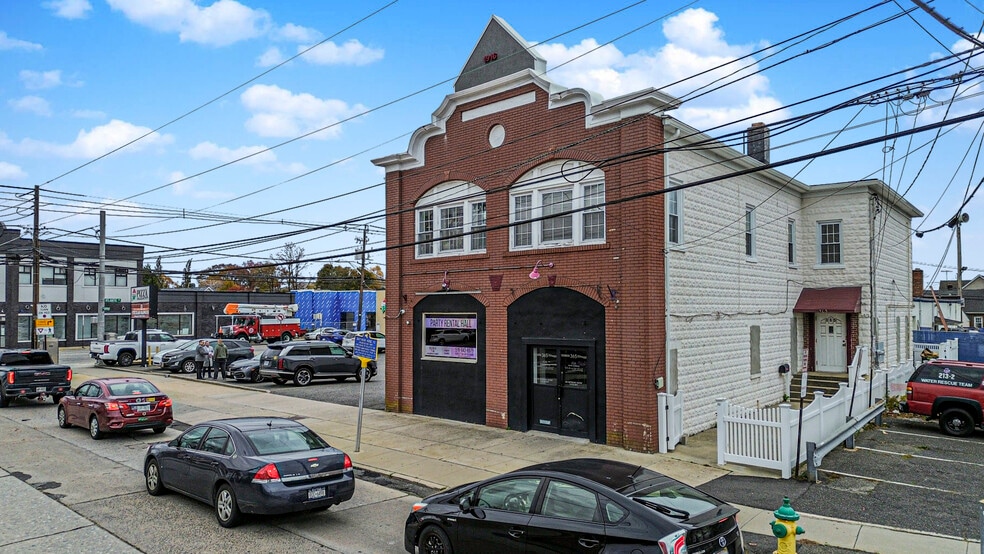 Portfolio portfolio of 2 properties for sale on LoopNet.com - Building Photo - Image 3 of 45