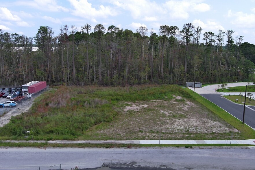 102 Jim Benton Ct, Port Wentworth, GA for sale - Building Photo - Image 1 of 4