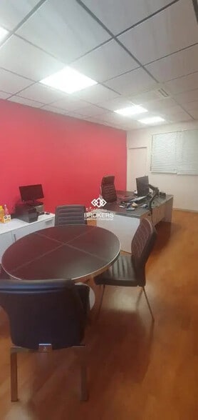 Retail in Grenoble for sale - Interior Photo - Image 1 of 8