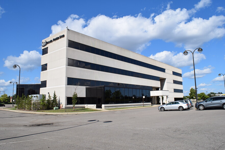 1560 E Maple Rd, Troy, MI for lease - Building Photo - Image 1 of 19