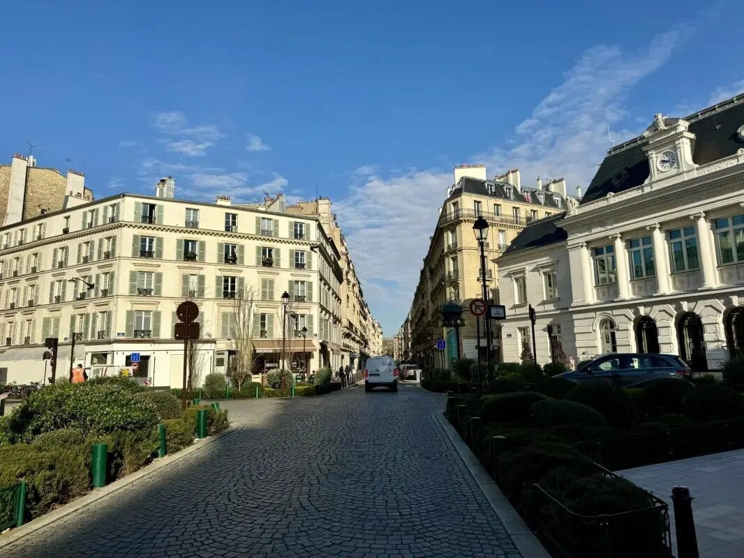 Office in Neuilly-sur-Seine for lease Building Photo- Image 1 of 13