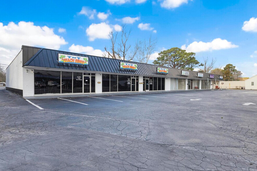 203-213 Henderson Dr, Jacksonville, NC for lease - Building Photo - Image 1 of 2