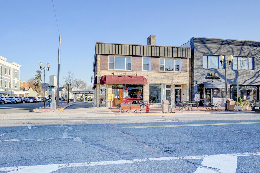 34 E Main St, Freehold, NJ 07728