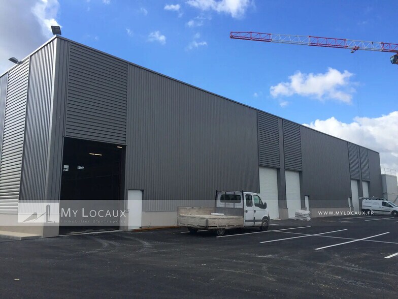 Flex in Le Blanc-Mesnil for lease - Building Photo - Image 2 of 5