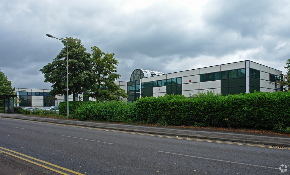 Bond Ave, Milton Keynes for lease - Primary Photo - Image 1 of 7