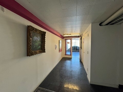 2031 E 65th St, Los Angeles, CA for lease - Interior Photo - Image 2 of 10