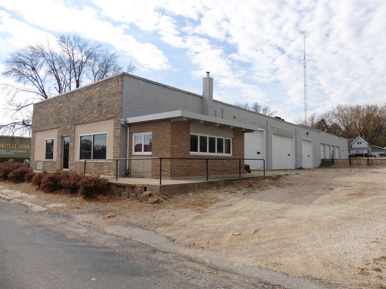 1107 S Grand Ave, Charles City, IA for sale - Primary Photo - Image 1 of 1