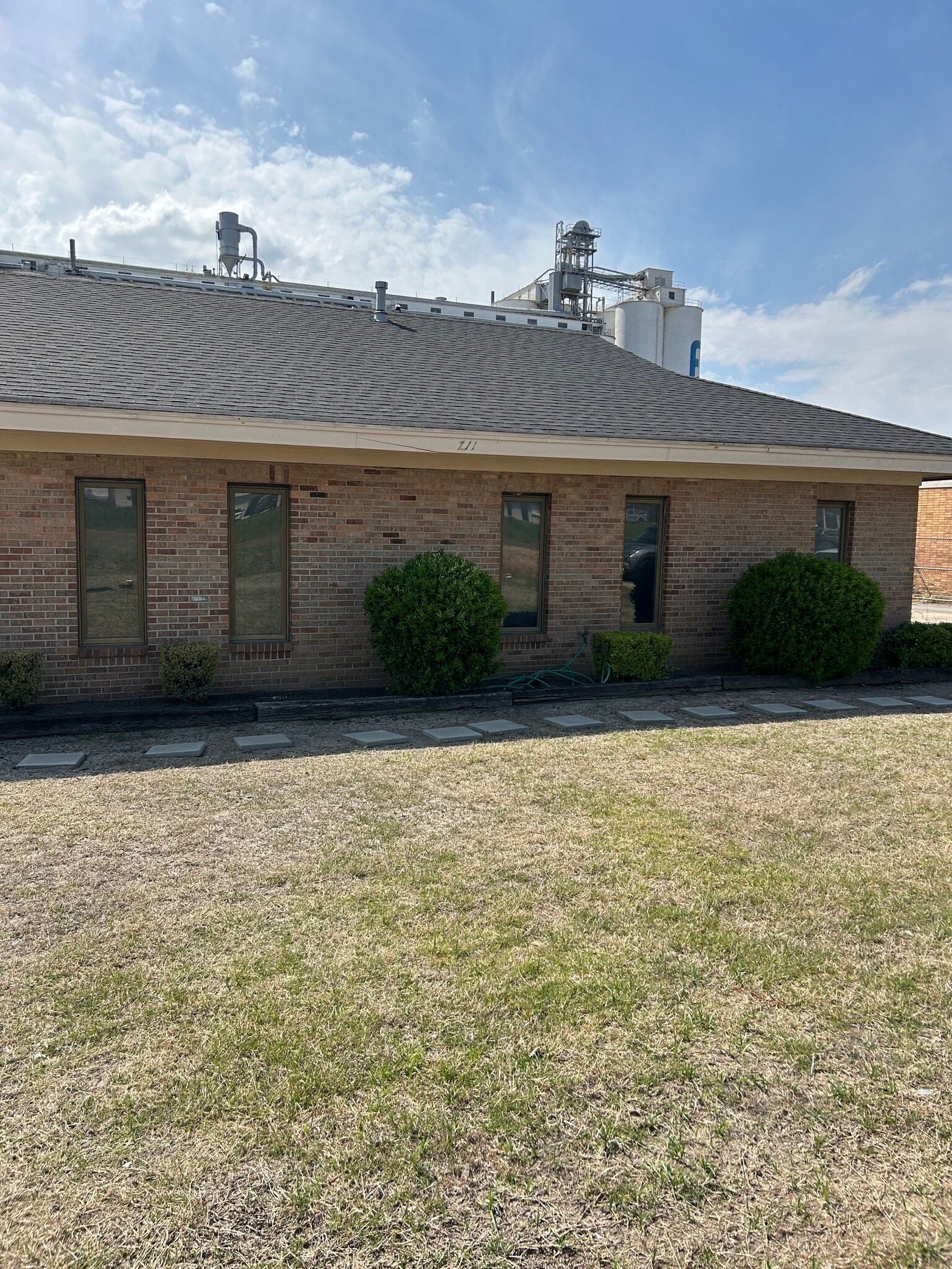 711 Highway 82 W, Greenwood, MS for sale Primary Photo- Image 1 of 23