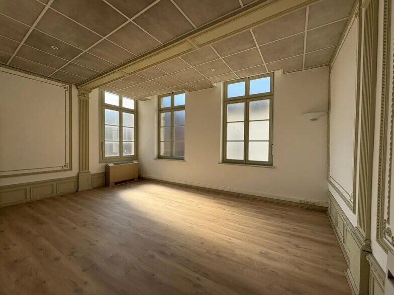 Office in Amiens for lease - Interior Photo - Image 1 of 10