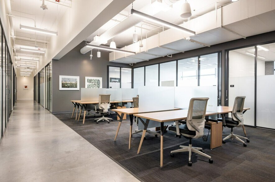 2801 E Camelback Rd, Phoenix, AZ for lease - Interior Photo - Image 3 of 10