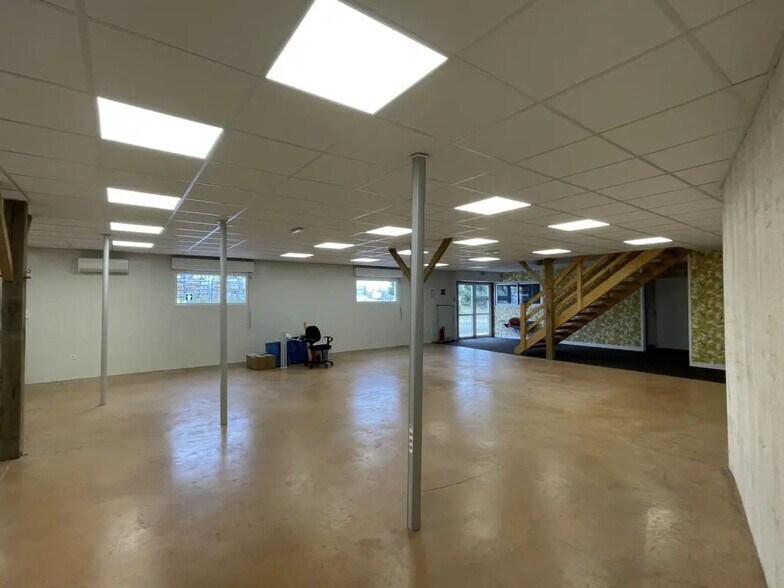 Flex in Theix-Noyalo for lease - Interior Photo - Image 2 of 4