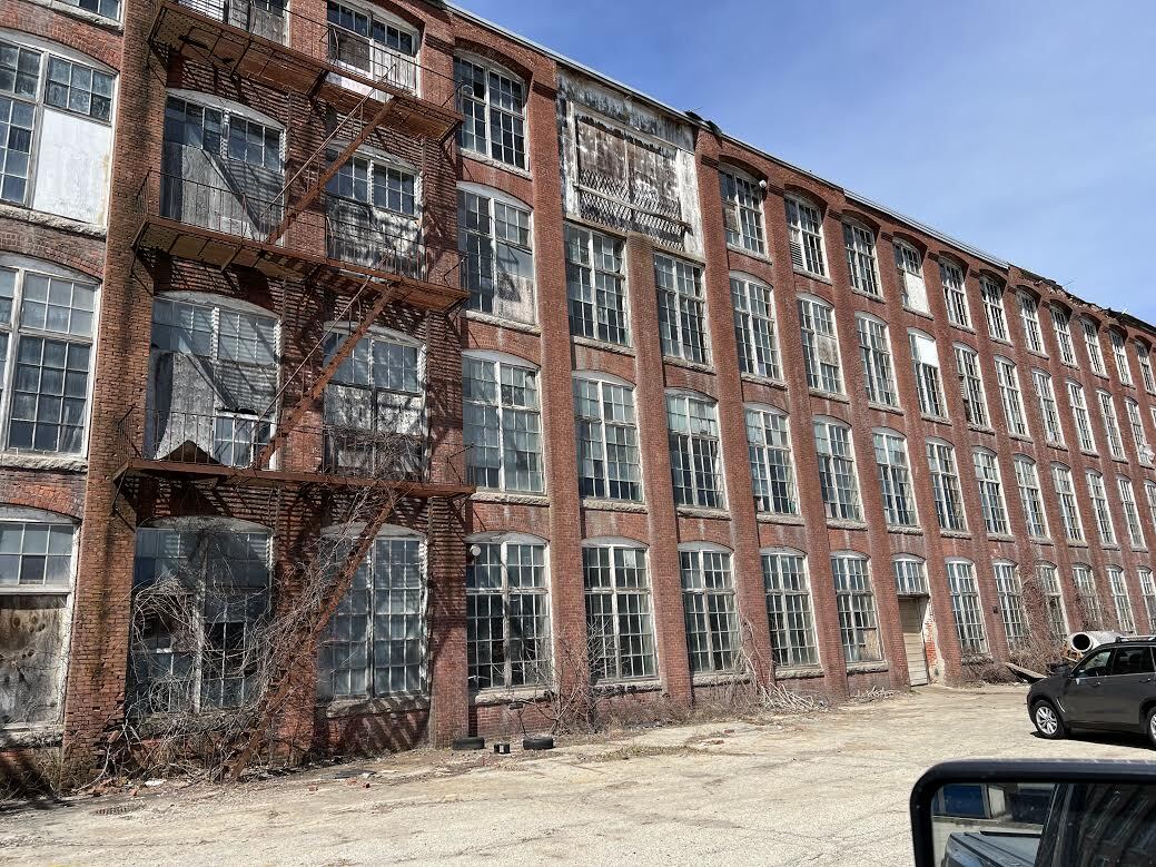 20 Privilege St, Woonsocket, RI 02895 Waterfront 192k SF mill6.54