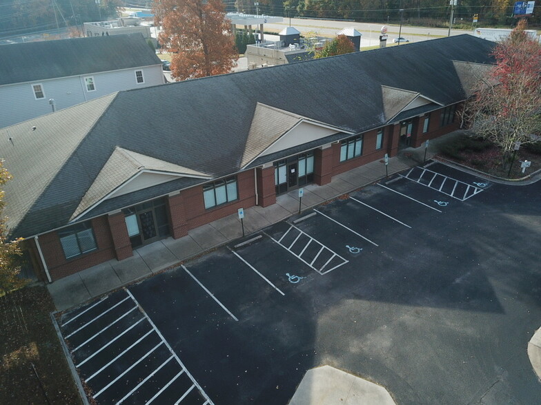 1720 E Hundred Rd, Chester, VA for sale - Building Photo - Image 1 of 1