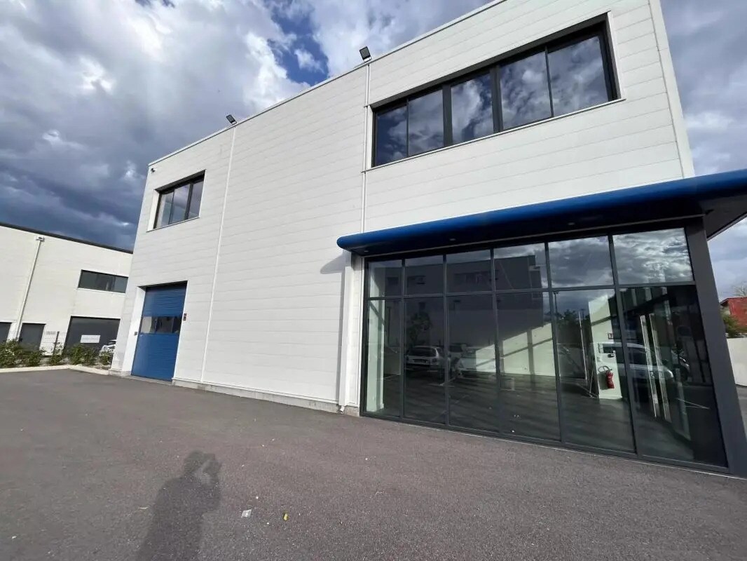 Retail in Fréjus for lease Building Photo- Image 1 of 6