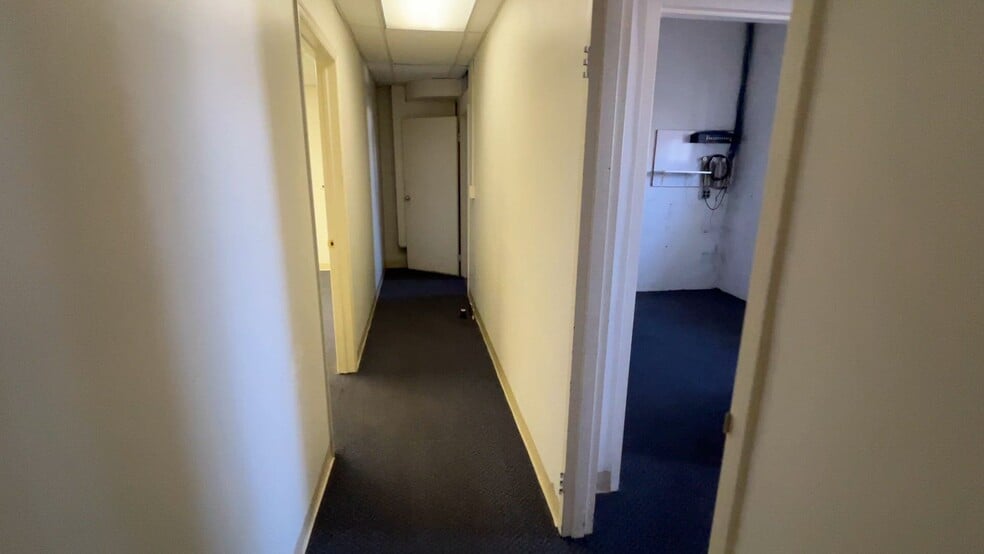 418 Caredean Dr, Horsham, PA for lease - Commercial Listing Video - Image 2 of 8