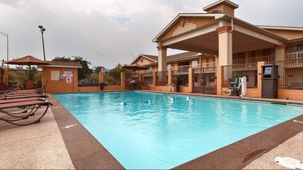 4048 S Lynn Court Dr, Independence, MO for sale - Building Photo - Image 1 of 1