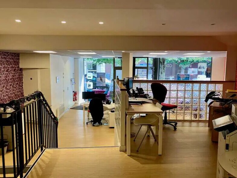 Office in Montreuil for sale - Interior Photo - Image 1 of 5