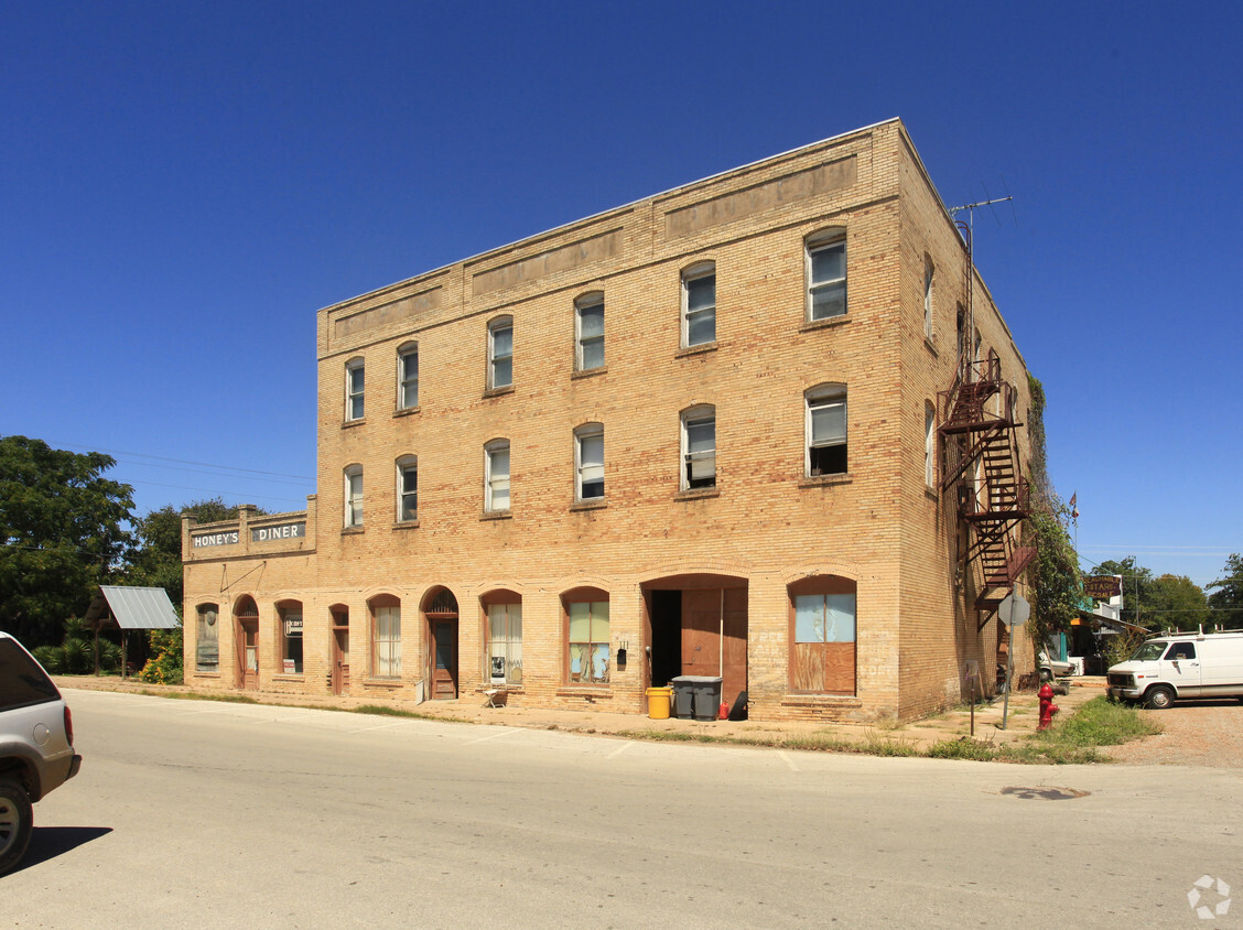 111 NE 2nd St, Smithville, TX for sale Building Photo- Image 1 of 2