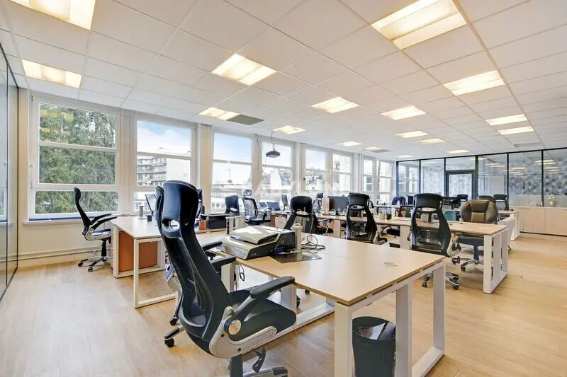 Office in Neuilly-sur-Seine for lease - Interior Photo - Image 3 of 12