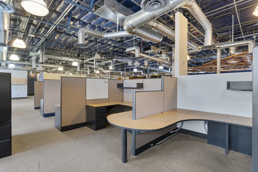 900 S Pavilion Center Dr, Las Vegas, NV for lease - Building Photo - Image 3 of 8