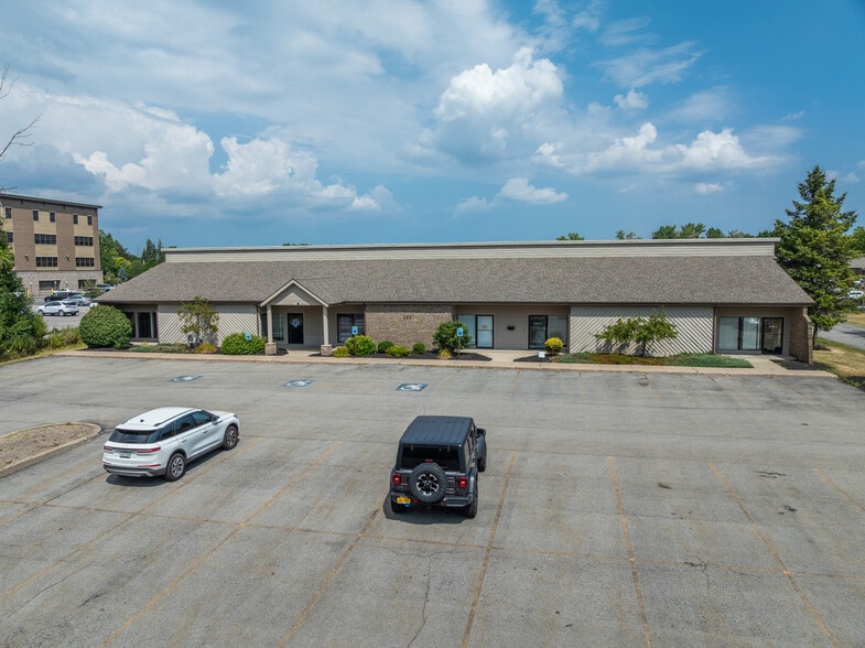 121 Erie Canal Dr, Rochester, NY for sale - Building Photo - Image 1 of 28