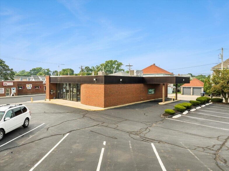 500 N Broadway, East Providence, RI for sale - Building Photo - Image 1 of 1