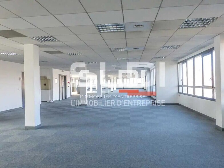 Office in Écully for lease - Building Photo - Image 2 of 8