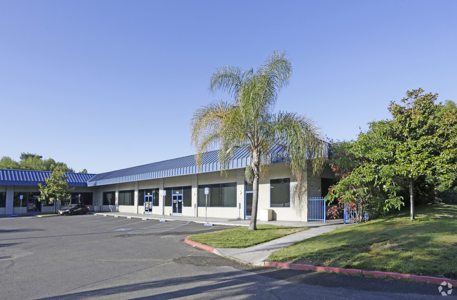 644-692 Mowry Ave, Fremont, CA for lease - Building Photo - Image 2 of 4