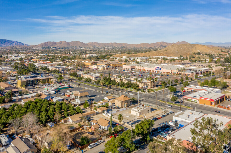 9851-9915 Magnolia Ave, Riverside, CA for lease - Aerial - Image 2 of 4