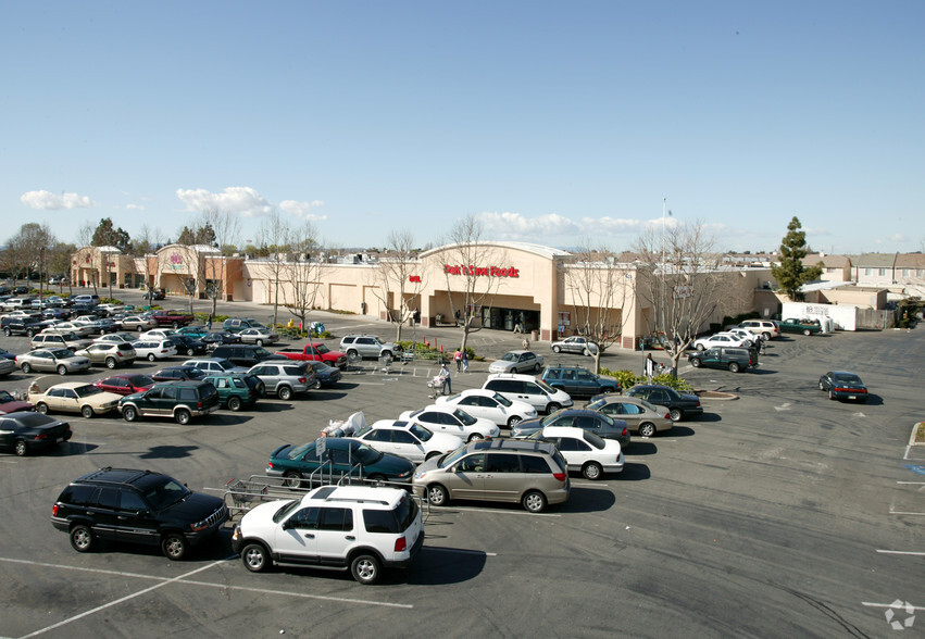 555-567 Floresta Blvd, San Leandro, CA for lease - Primary Photo - Image 1 of 4