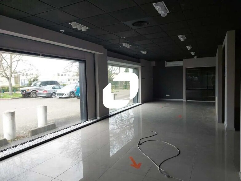 Retail in Coignières for lease - Interior Photo - Image 3 of 3